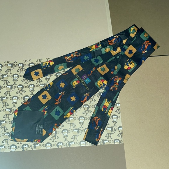 Disney Winnie the Pooh and friends fall/spring Tie - Picture 3 of 6